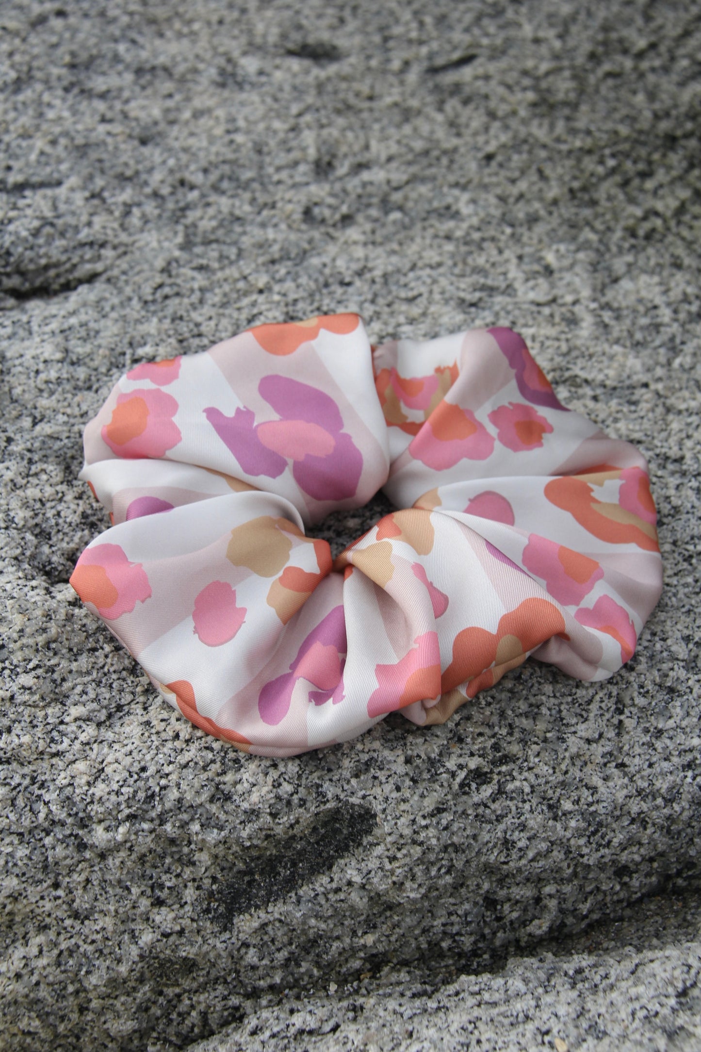 Scrunchie Nude Stripes and flowers - Macodesign