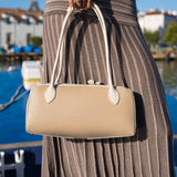 Cartera Baguette Toffee, detalle de la prenda