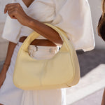 Cartera de cuero Cala Butter en amarillo pastel, vista principal