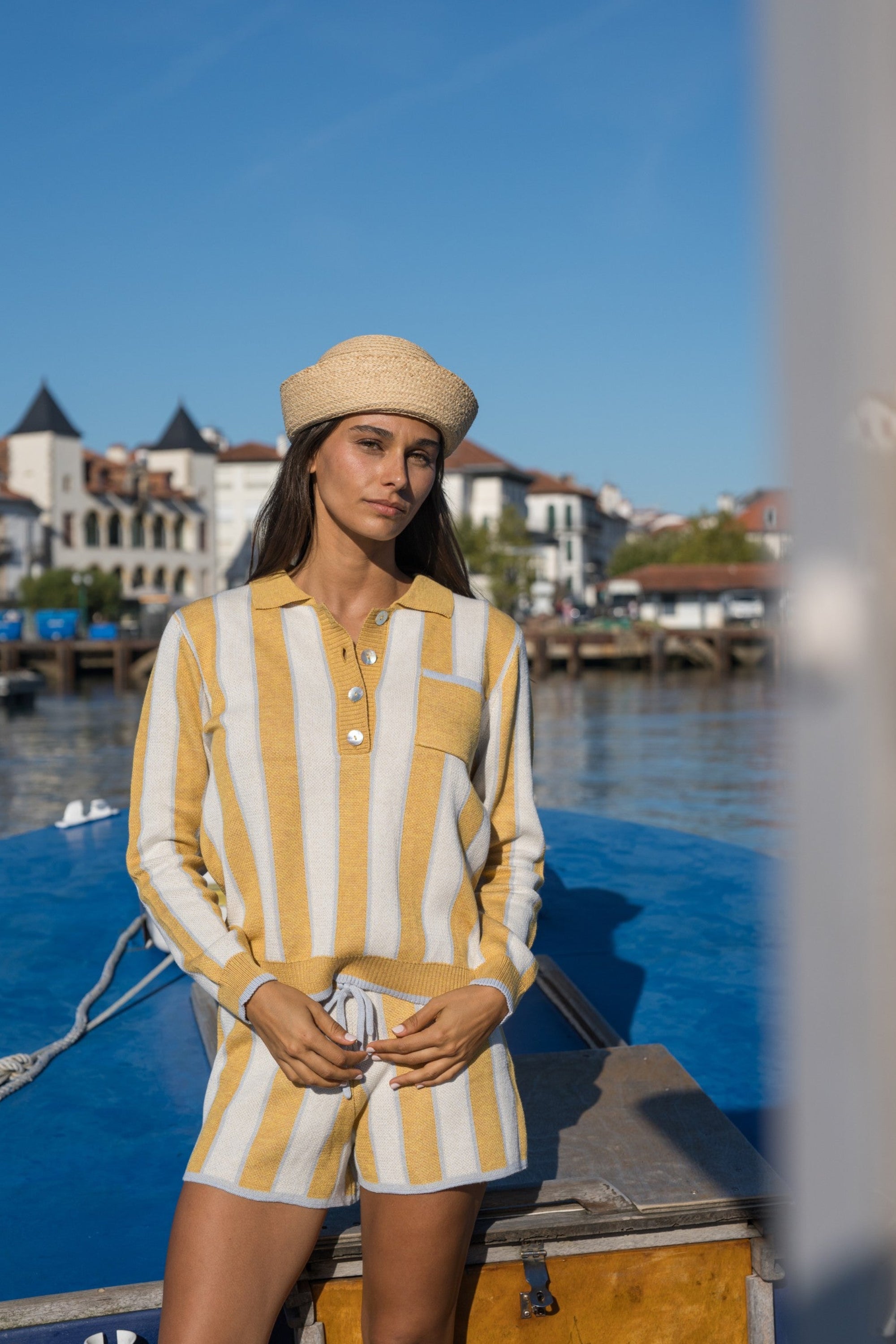 Chaleco Caparica Amarillo, look completo