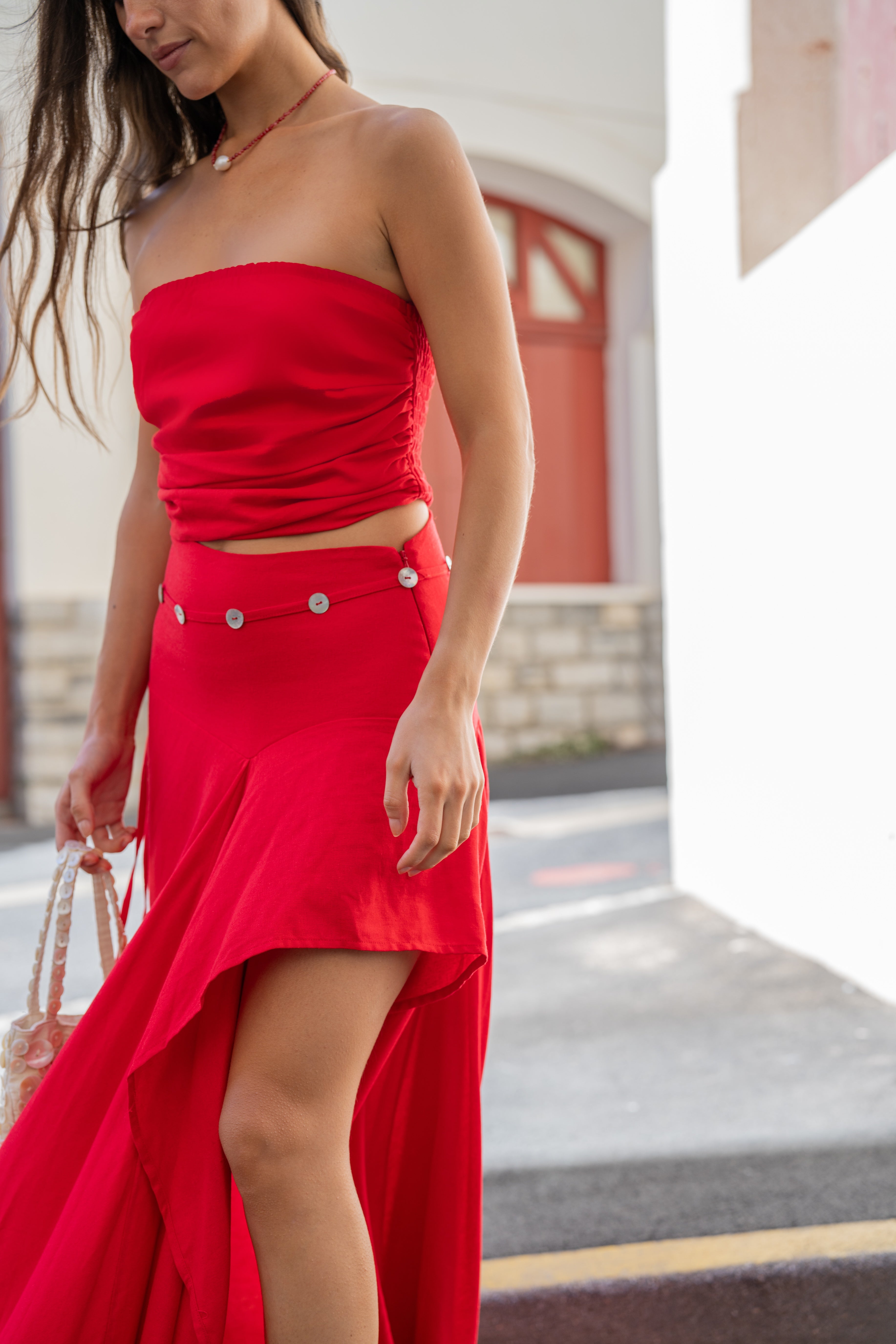 Detalle frontal del Top Amaia rojo