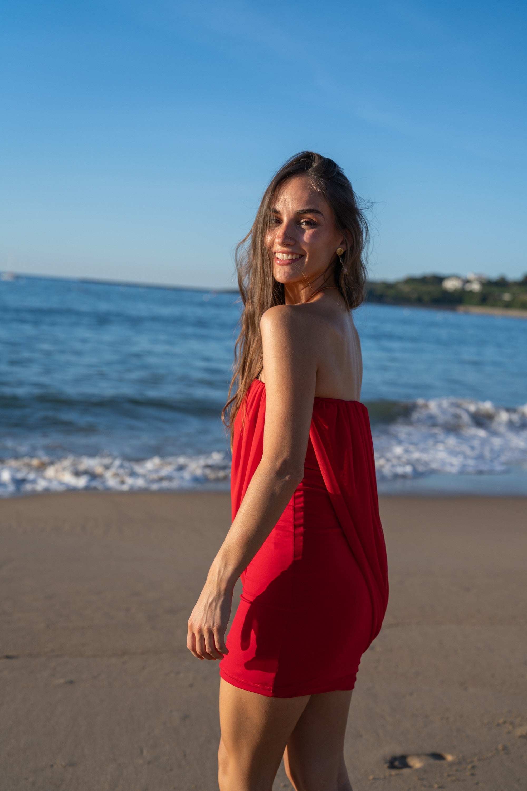Vestido corto strapless Maré rojo, vista lateral